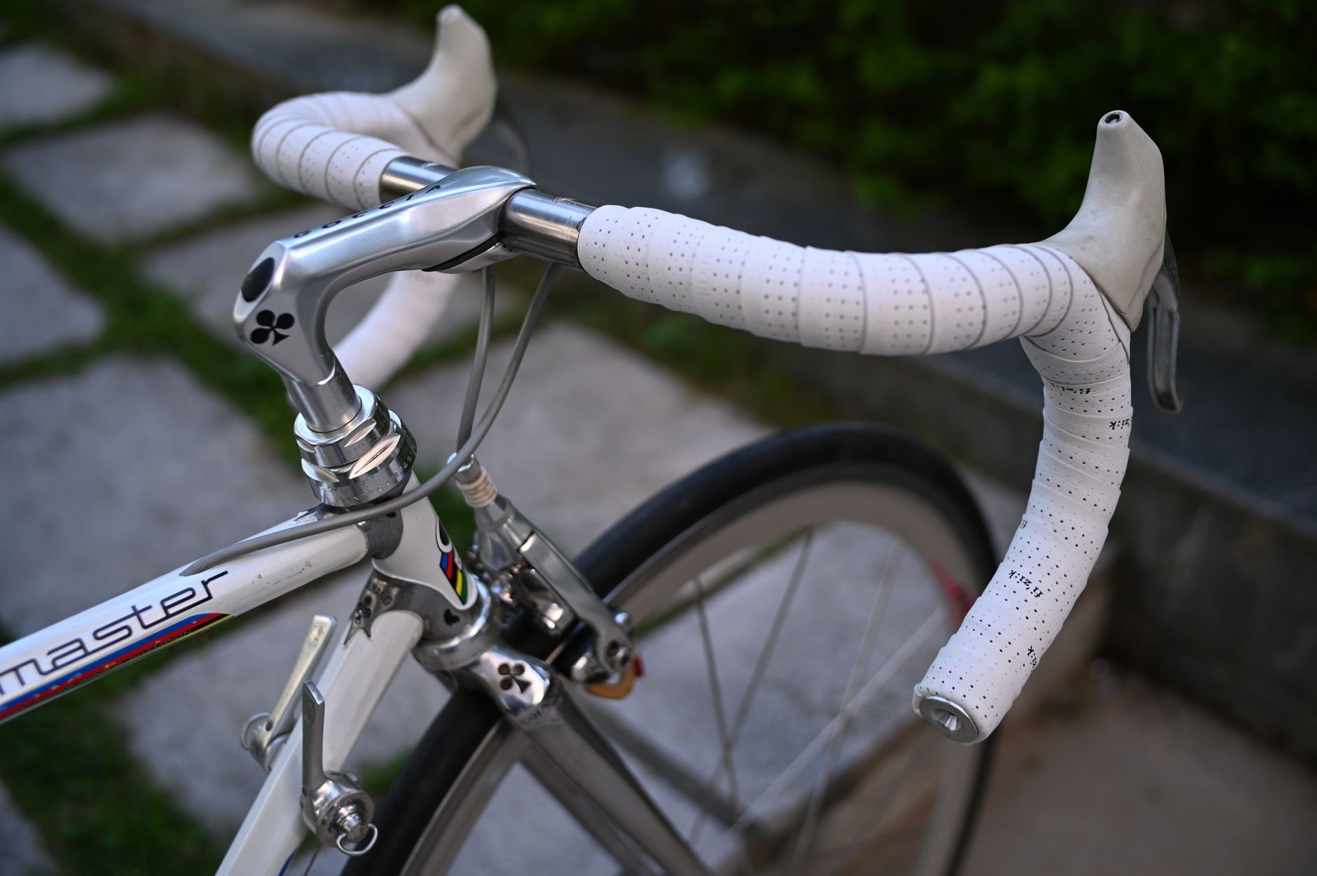 Road and gravel bikes